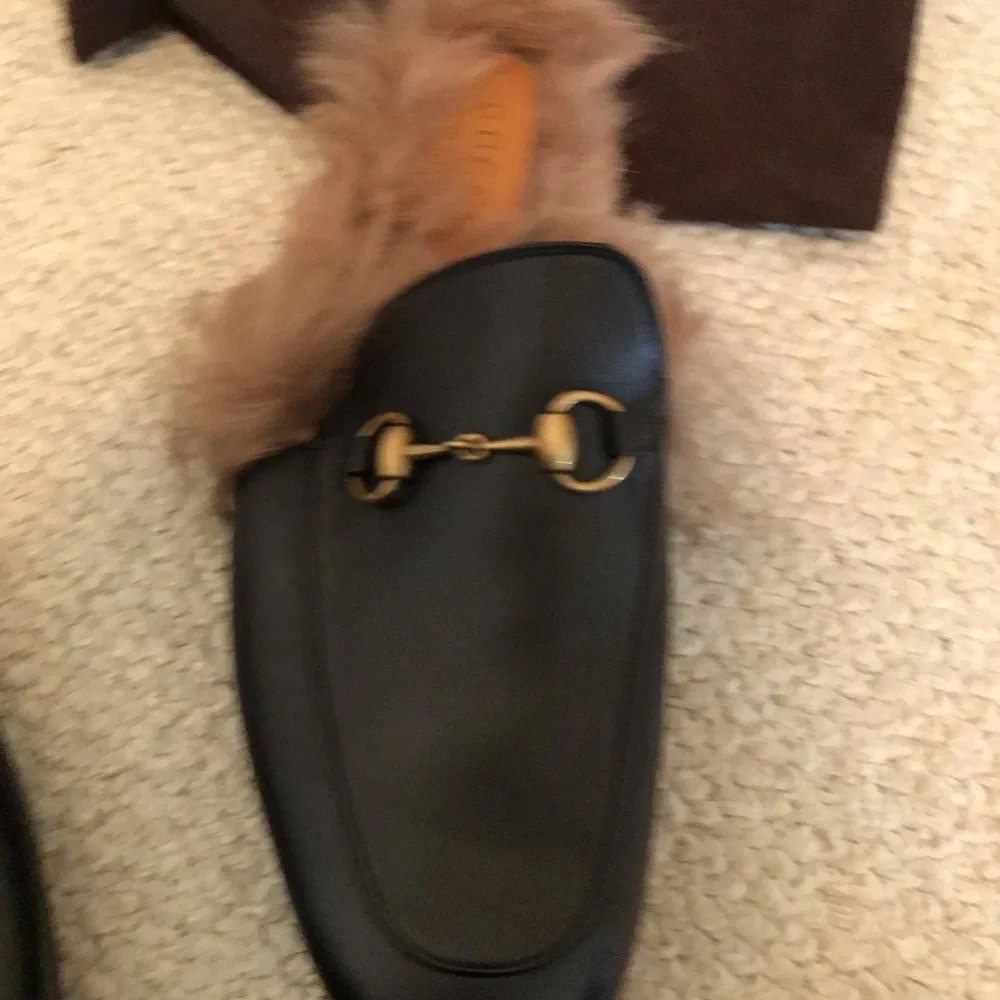 Gucci black fur / horsebit runway shoes size 9